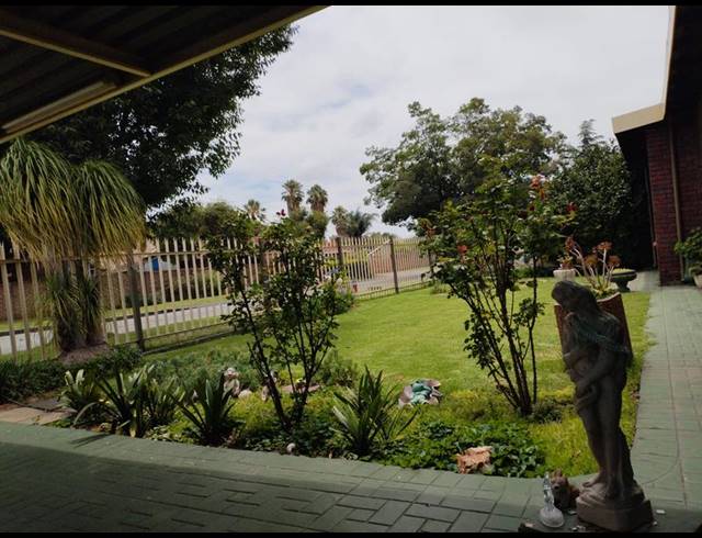 3 BEDROOM HOUSE FOR SALE IN DALPARK EXT 11